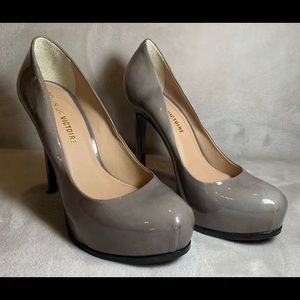Pour La Victoire Gray Patent Leather Pumps Size 7